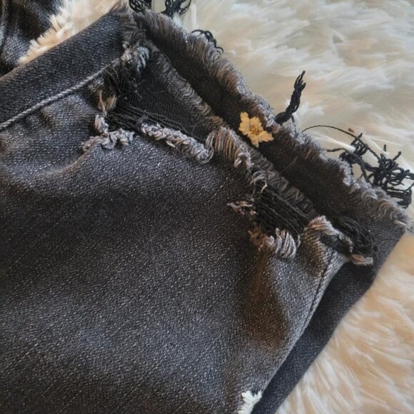 Abercrombie & Fitch Black High Rise Super Skinny Ankle Daisy Embroidered Jeans 4 - Picture 6 of 7